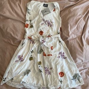 Cute spring floral dress. New.